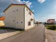 Vrsi - Mulo, Zadar, Jardín 24353 - Apartamentos con una playa de guijarros.