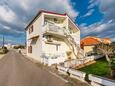 Vrsi - Mulo, Zadar, Propiedad 24353 - Apartamentos con una playa de guijarros.