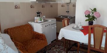 Apartments with parking space Vis - 2436