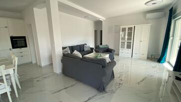 Pag, Camera di soggiorno nell'alloggi del tipo apartment, condizionatore disponibile, animali domestici ammessi e WiFi.