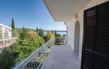 Apartmanok a tenger mellett medencével Omisalj, Krk - 24362