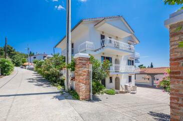 Omišalj, Krk, Alloggio 24362 - Appartamenti affitto vicino al mare.