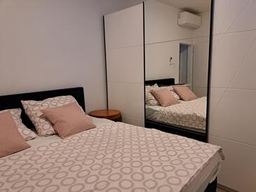 Premantura, Dormitor în unitate de cazare tip room, aer condiționat disponibil, animale de companie sunt acceptate şi WiFi.