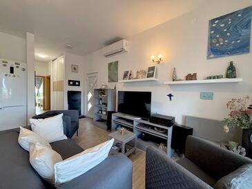 Appartamenti con parcheggio Lukoran, Ugliano - Ugljan - 24366