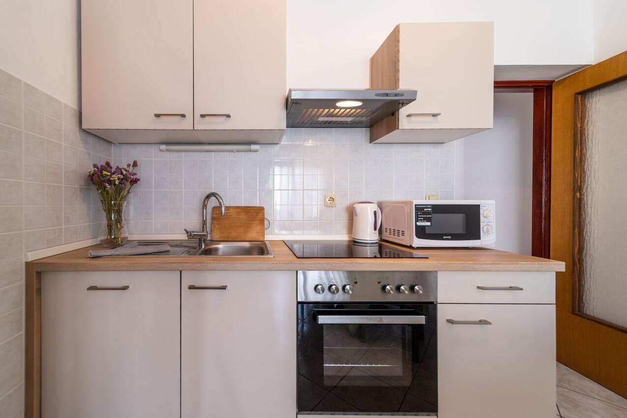 Apartmány s parkovištěm Rab - 24367