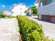 Rab, Rab, Parking 24367 - Apartamenty z piaszczystą plażą.