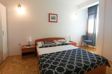 Apartments by the sea Pirovac, Šibenik - 24368