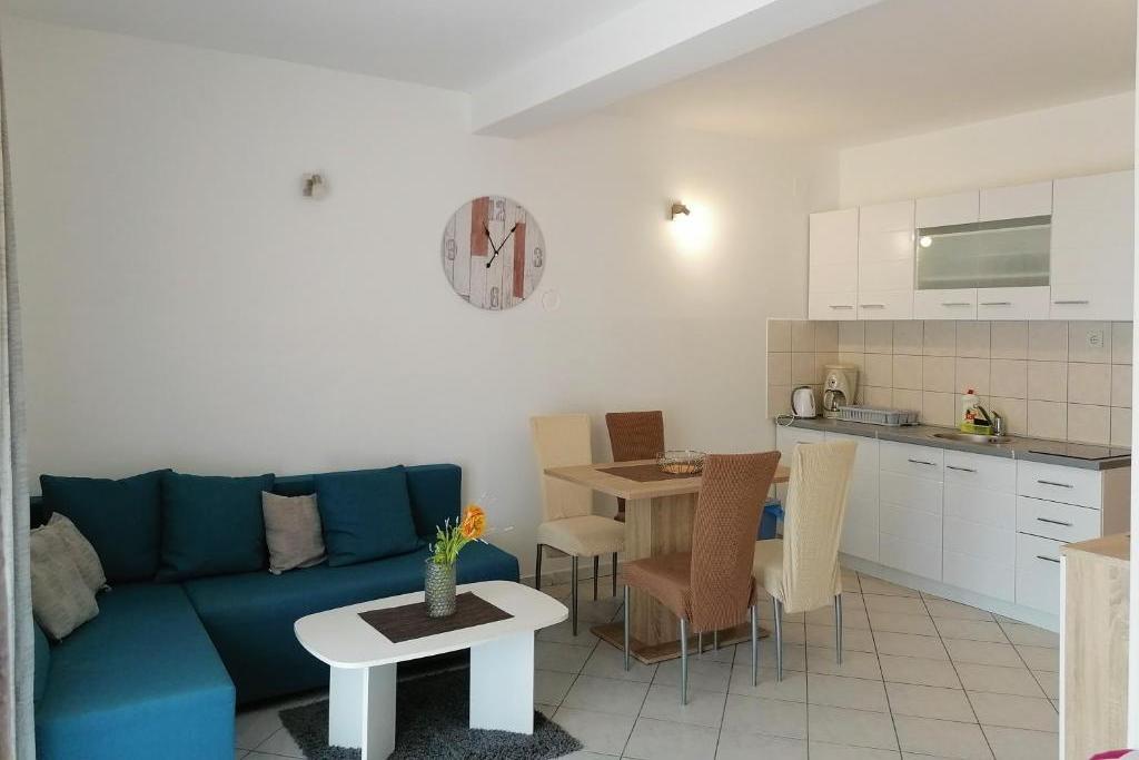 Apartmanok a tenger mellett Pirovac, Sibenik - 24368