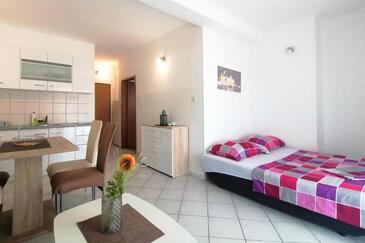 Apartments by the sea Pirovac, Šibenik - 24368