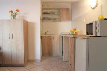 Ferienwohnungen am Meer Pirovac, Sibenik - 24368