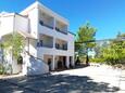 Pirovac, Šibenik, Overnatting 24368 - Leiligheter blizu mora med en rullesteinstrand.