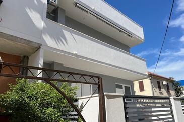Kaštel Stari, Kaštela, Objekt 24379 - Ubytování s oblázkovou pláží.