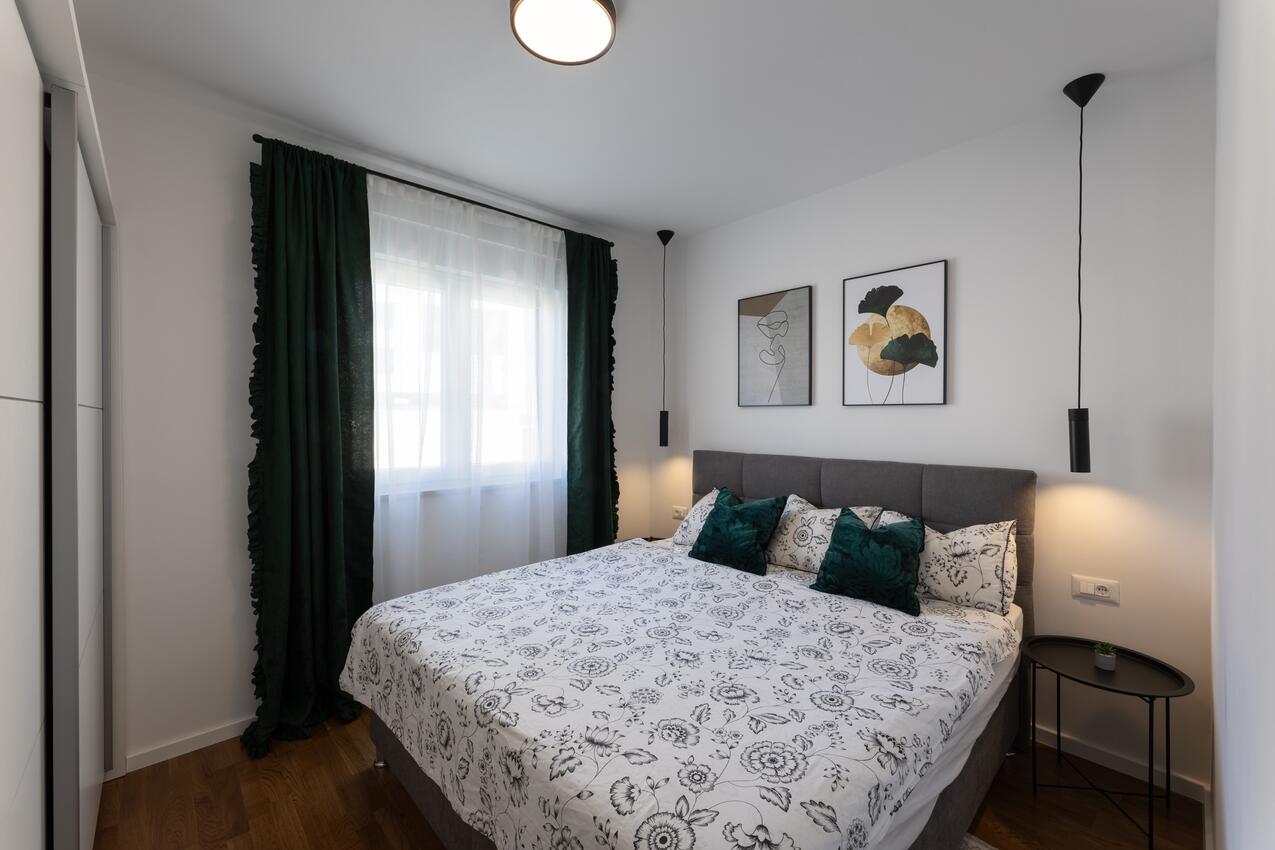 Leiligheter med parkering Podstrana, Split - 24380