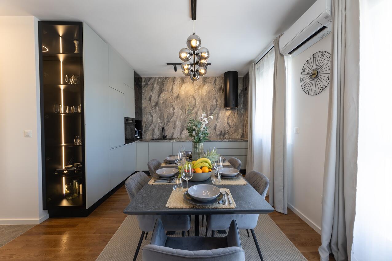 Leiligheter med parkering Podstrana, Split - 24380