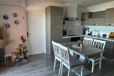 Apartments by the sea Supetarska Draga - Gonar, Rab - 24383