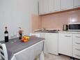 Nin, Küche in folgender Unterkunftsart studio-apartment, WiFi.