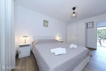 Apartments with parking space Nin, Zadar - 24385