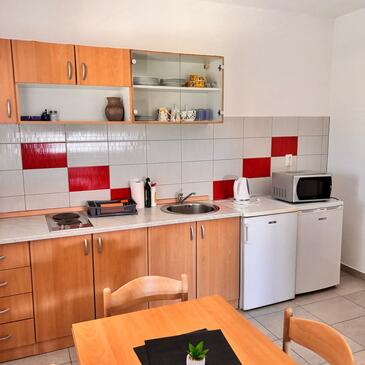 Apartmány s parkovištěm Karlobag - 24387