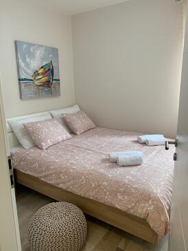 Family-friendly apartments with swimming pool Povljana, Pag - 244