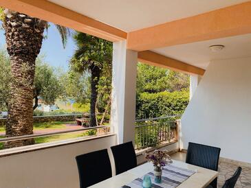 Apartmaji z bazenom za družine z otroci Povljana, Pag - 244