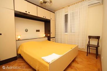 Apartments by the sea Komiža, Vis - 2440