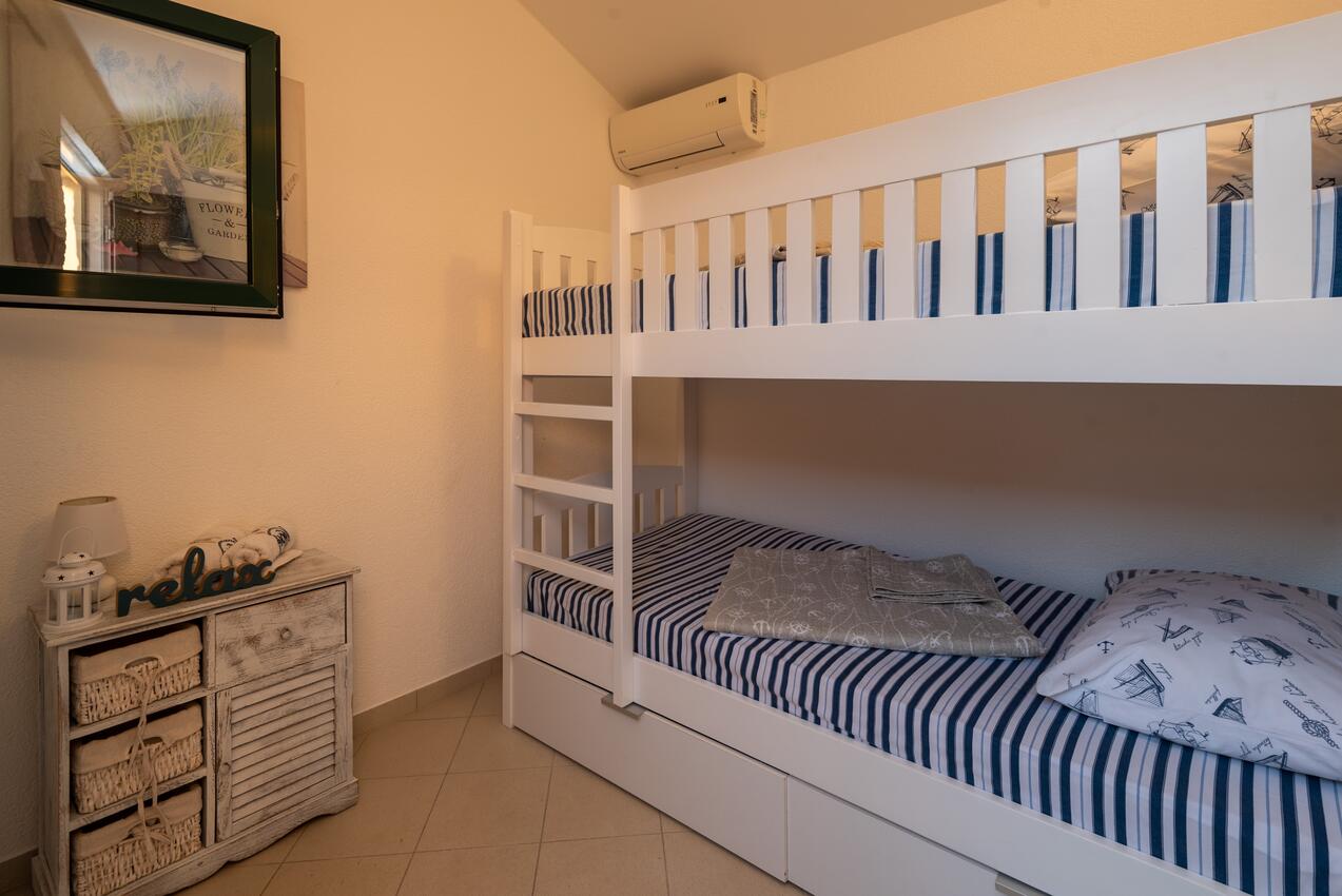 Family friendly house with a swimming pool Solaris, Šibenik - 24400