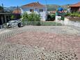 Trogir, Trogir, Parkirišče 24405 - Apartmaji v bližini morja s prodnato plažo.