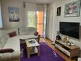 Kaštel Stari, Obývací pokoj v ubytování typu apartment, s klimatizací, domácí mazlíčci povoleni a WiFi.