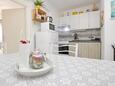 Baška, Sala da pranzo nell'alloggi del tipo apartment, animali domestici ammessi e WiFi.