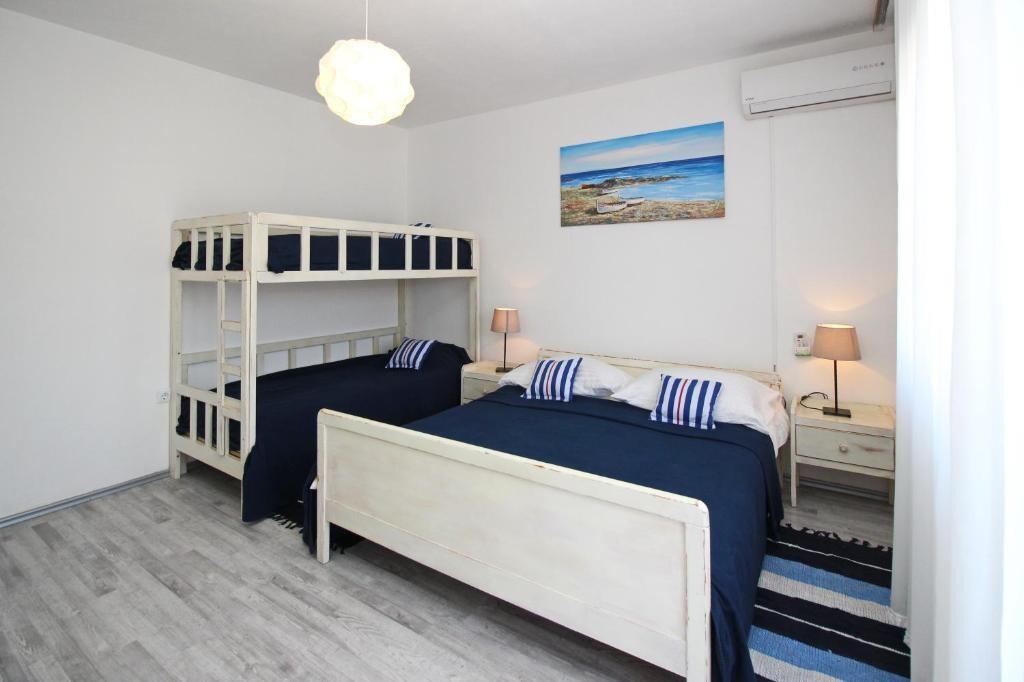 Appartamenti con parcheggio Baska, Veglia - Krk - 24409