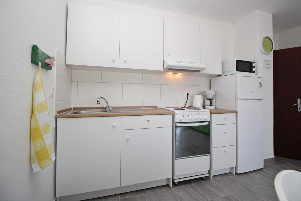 Appartamenti con parcheggio Baska, Veglia - Krk - 24409