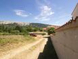 Baška, Krk, Parkering 24409 - Leiligheter med en rullesteinstrand.