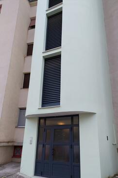 Šibenik, Šibenik, Overnatting 24413 - Leiligheter med en rullesteinstrand.