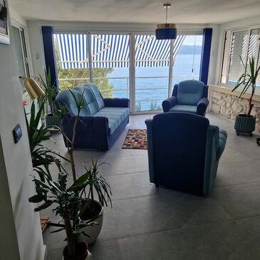 Novi Vinodolski, Wohnzimmer in folgender Unterkunftsart apartment, Klimaanlage vorhanden und WiFi.