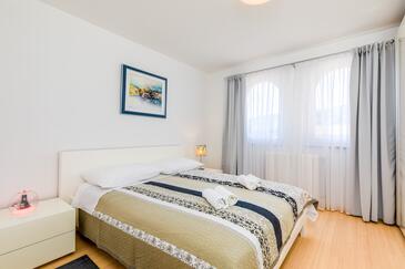 Ferienwohnungen mit Parkplatz Baska, Krk - 24415