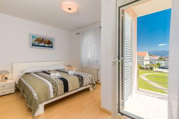 Ferienwohnungen mit Parkplatz Baska, Krk - 24415