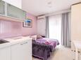 Baška, Spálňa v ubytovacej jednotke studio-apartment, klimatizácia k dispozícii a WiFi.