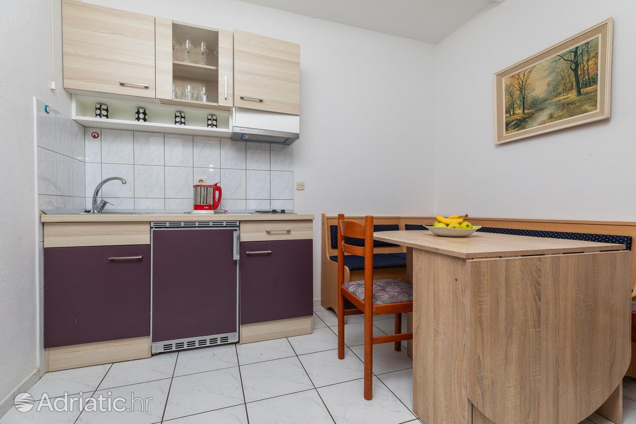 Ferienwohnungen und Zimmer am Meer Brela, Makarska - 24416