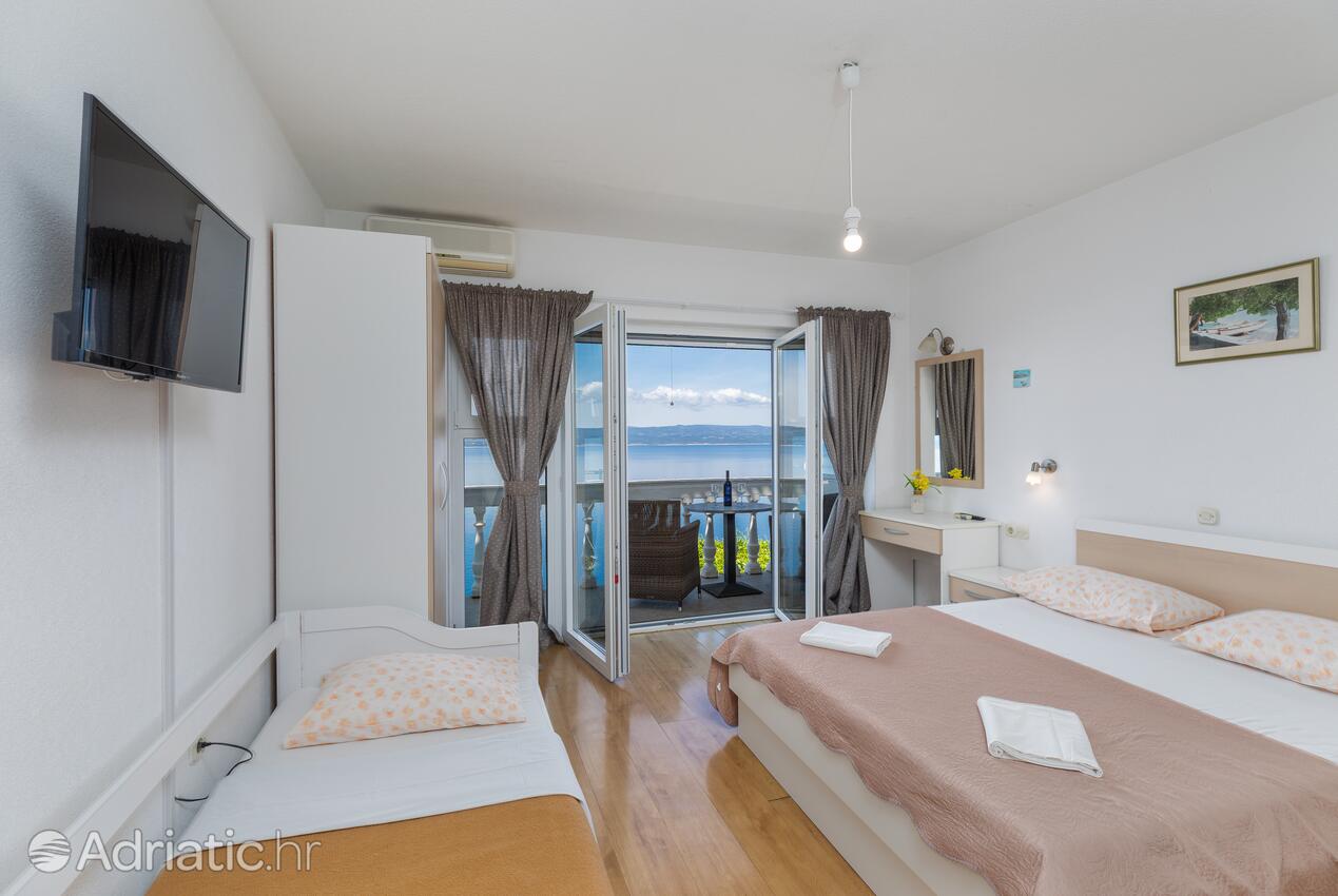Apartments and rooms by the sea Brela, Makarska - 24416