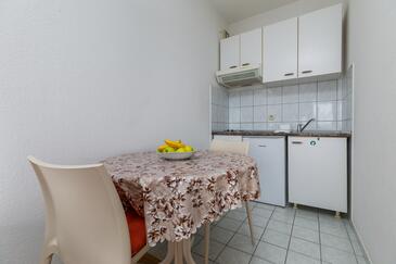 Brela, Blagovaonica u smještaju tipa studio-apartment, WiFi.