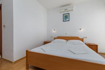Brela, Спальня в размещении типа room, доступный кондиционер и WiFi.
