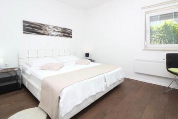 Apartments with parking space Opatija - 24419