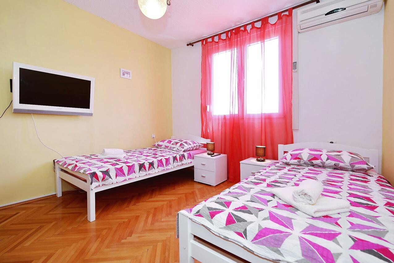 Apartments by the sea Zadar - 24422
