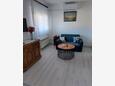 Supetarska Draga - Gonar, Obývací pokoj v ubytování typu apartment, s klimatizací, domácí mazlíčci povoleni a WiFi.