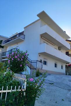 Stobreč, Split, Obiekt 24425 - Apartamenty ze żwirową plażą.