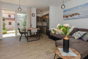 Vir, Camera di soggiorno nell'alloggi del tipo apartment, condizionatore disponibile e WiFi.