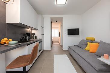 Baška, Obývací pokoj v ubytování typu studio-apartment, s klimatizací a WiFi.