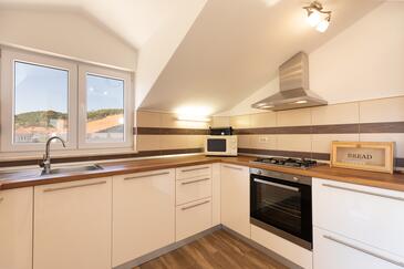 Ferienhaus mit Parkplatz Slatine, Ciovo - 24437