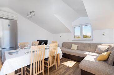 Ferienhaus mit Parkplatz Slatine, Ciovo - 24437