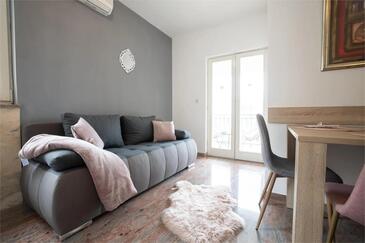 Makarska, Camera di soggiorno nell'alloggi del tipo apartment, condizionatore disponibile e WiFi.
